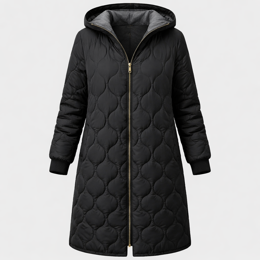 Un abrigo acolchado largo con capucha, cierre frontal con cremallera y puños ajustados.