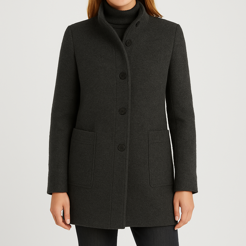 Abrigo de lana con botones frontales, cuello alto y corte estructurado, diseñado para uso diario