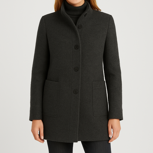 Abrigo de lana con botones frontales, cuello alto y corte estructurado, diseñado para uso diario
