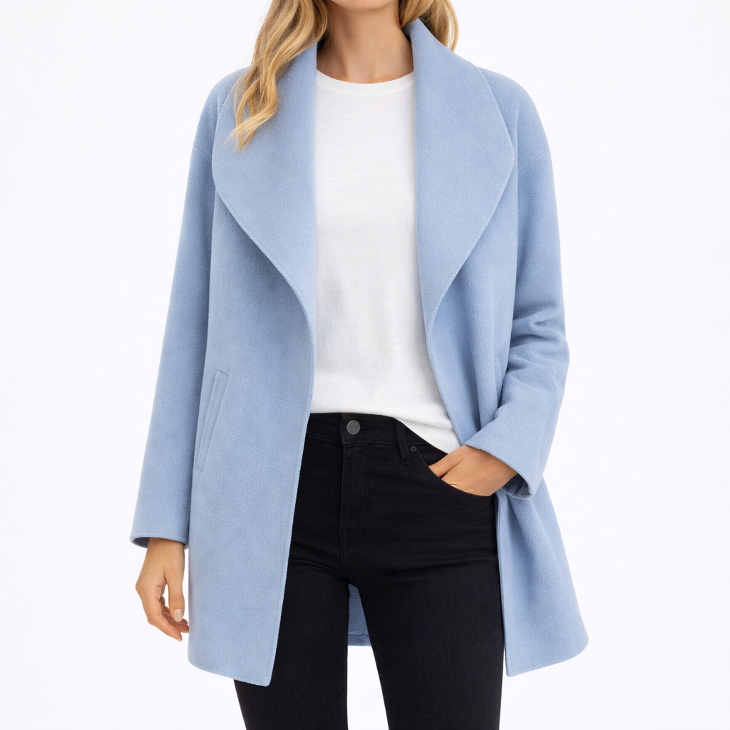 Abrigo de frente abierto con solapas amplias y mangas largas, diseñado para uso diario moderno